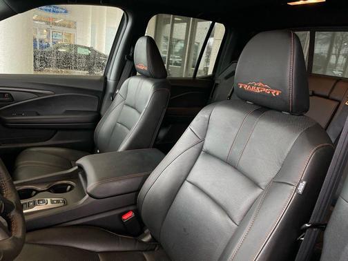Crystal Black Pearl 2025 Honda Ridgeline TrailSport+