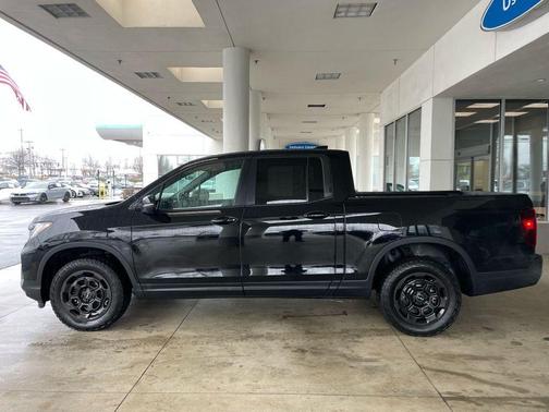 Crystal Black Pearl 2025 Honda Ridgeline TrailSport+