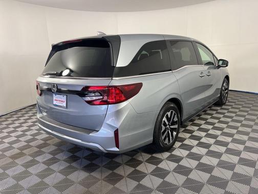 Platinum White Pearl 2025 Honda Odyssey EX-L