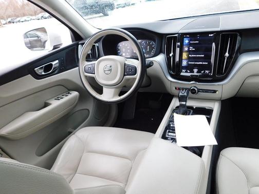 2020 Volvo XC60 T6 Momentum