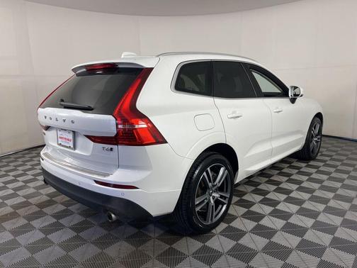 2020 Volvo XC60 T6 Momentum