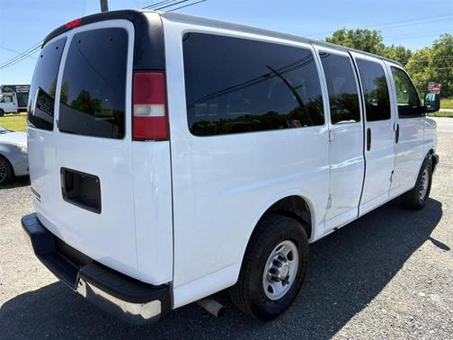 Summit White 2008 Chevrolet Express 2500 LS