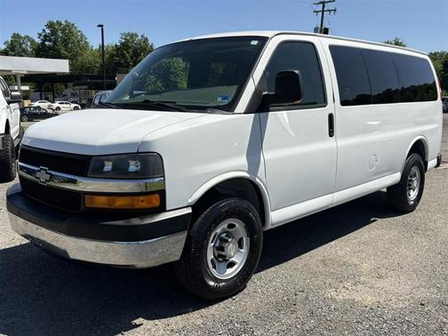 Summit White 2008 Chevrolet Express 2500 LS