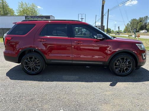 Ruby Red Metallic Tinted Clearcoat 2017 Ford Explorer XLT