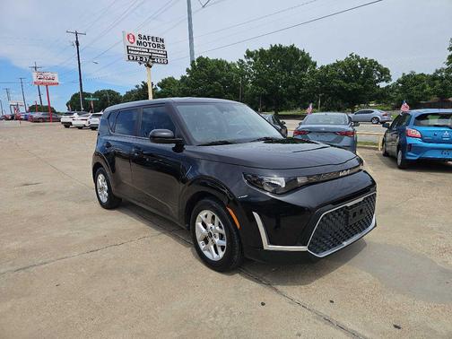 Fusion Black 2023 Kia Soul LX