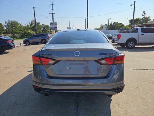 2022 Nissan Altima SR FWD