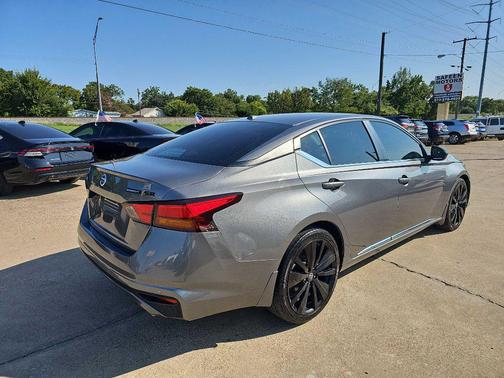 2022 Nissan Altima SR FWD