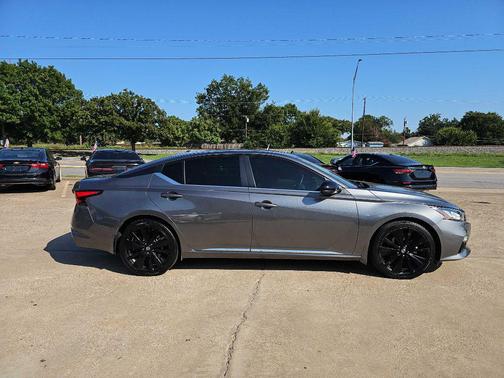 2022 Nissan Altima SR FWD