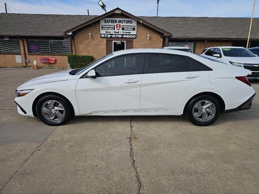 2025 Hyundai ELANTRA SE