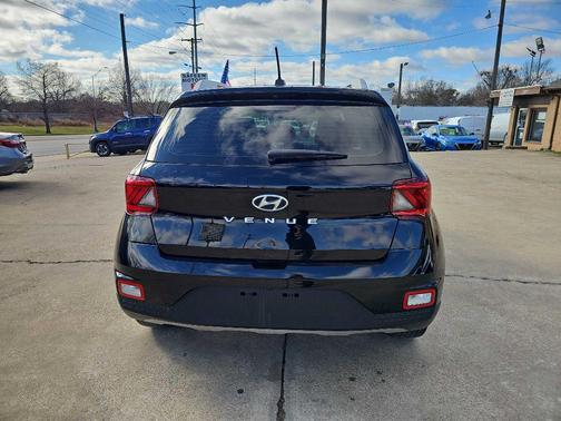 2024 Hyundai VENUE SEL