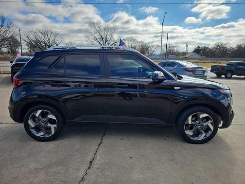 2024 Hyundai VENUE SEL