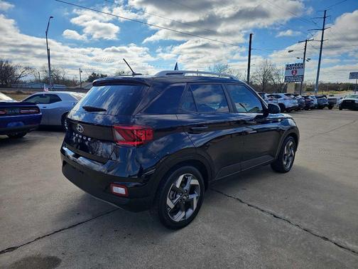 2024 Hyundai VENUE SEL