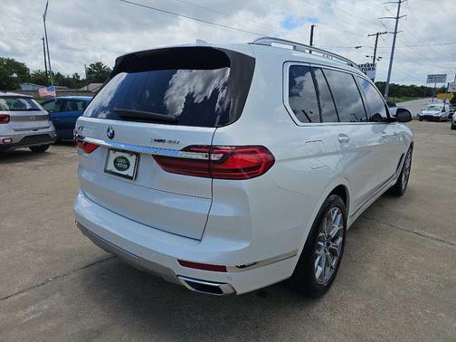 Mineral White Metallic 2022 BMW X7 xDrive40i