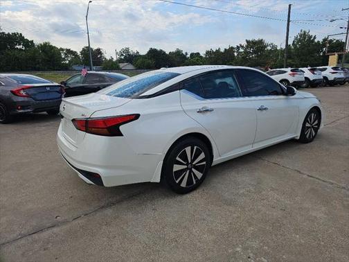 Pearl White Tricoat 2020 Nissan Altima 2.5 SL