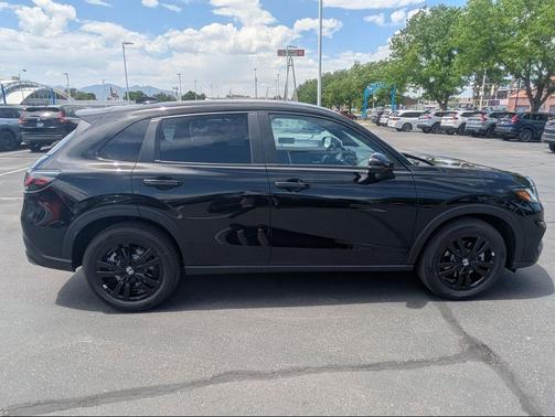 Crystal Black Pearl 2026 Honda HR-V AWD Sport