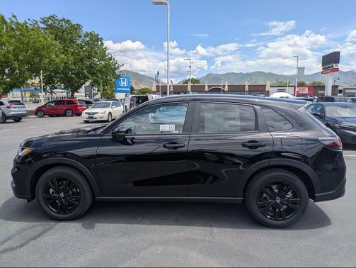 Crystal Black Pearl 2026 Honda HR-V AWD Sport
