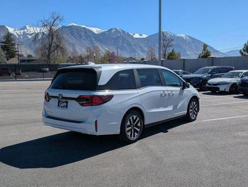 Platinum White Pearl 2026 Honda Odyssey Sport-L