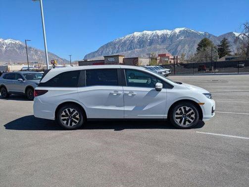 Platinum White Pearl 2026 Honda Odyssey Sport-L