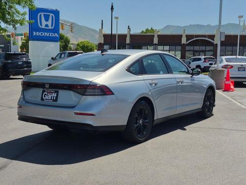 Solar Silver Metallic 2025 Honda Accord SE