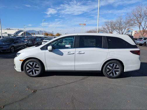 Platinum White Pearl 2026 Honda Odyssey EX-L