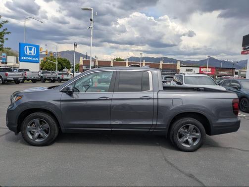 Modern Steel Metallic 2023 Honda Ridgeline RTL