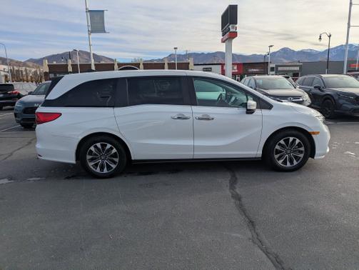 2023 Honda Odyssey 