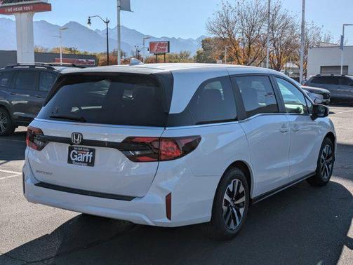 Platinum White Pearl 2026 Honda Odyssey EX-L