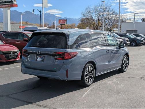 Sonic Gray Pearl 2026 Honda Odyssey Elite