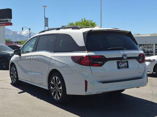 Platinum White Pearl 2026 Honda Odyssey Elite