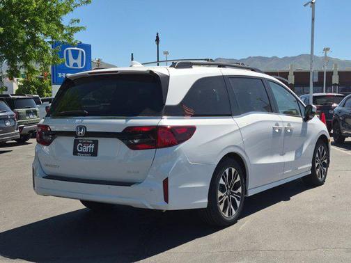 Platinum White Pearl 2026 Honda Odyssey Elite
