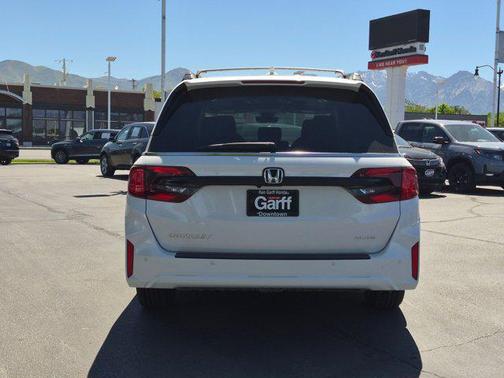 Platinum White Pearl 2026 Honda Odyssey Elite