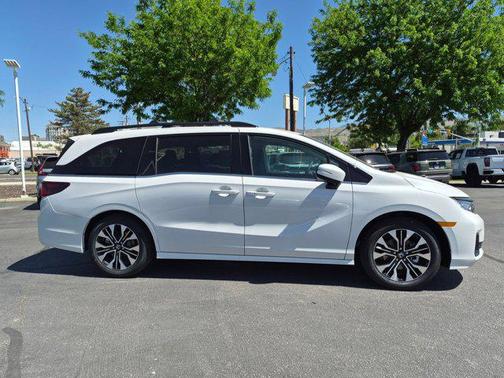 Platinum White Pearl 2026 Honda Odyssey Elite