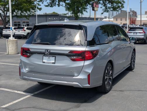 Solar Silver Metallic 2025 Honda Odyssey