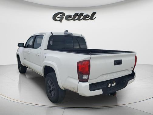 White 2022 Toyota Tacoma SR5
