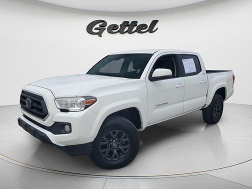 White 2022 Toyota Tacoma SR5