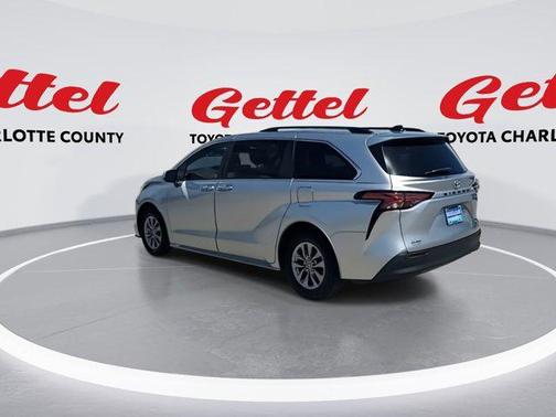 2022 Toyota Sienna XLE 8 Passenger