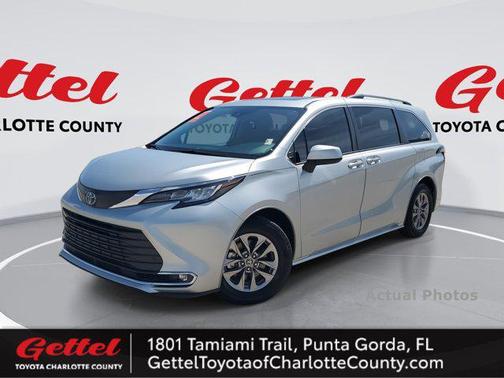 2022 Toyota Sienna XLE 8 Passenger