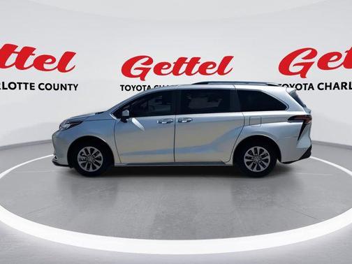 2022 Toyota Sienna XLE 8 Passenger