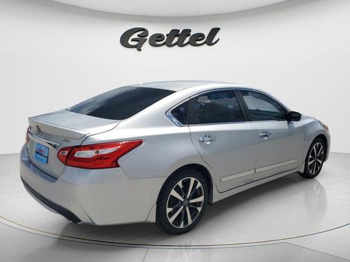 Brilliant Silver 2016 Nissan Altima 2.5 SR