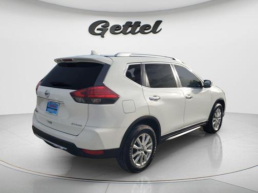 Glacier White 2017 Nissan Rogue SV