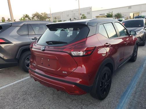 2023 Nissan Kicks SR