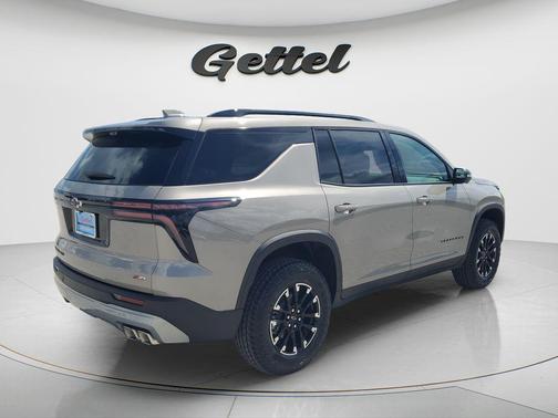 Sandstone Gray 2026 Chevrolet Traverse AWD Z71