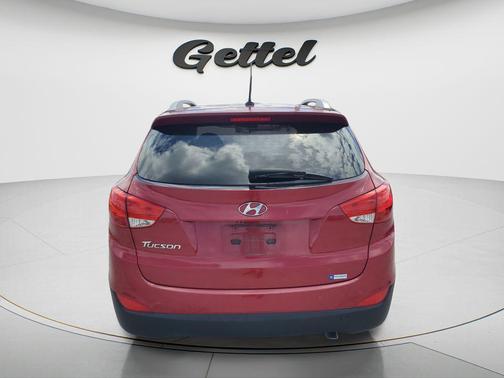 Garnet Red Mica 2015 Hyundai TUCSON SE