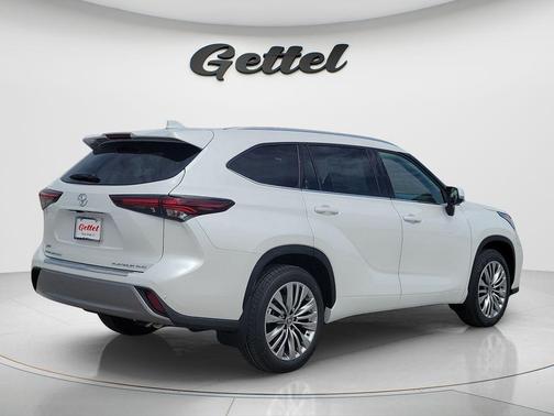 Wind Chill Pearl 2026 Toyota Highlander Platinum