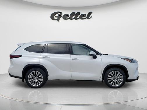 Wind Chill Pearl 2026 Toyota Highlander Platinum