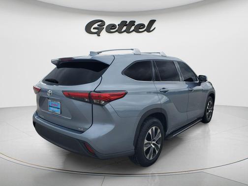 Moon Dust 2021 Toyota Highlander XLE