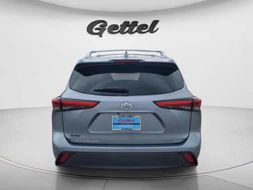 Moon Dust 2021 Toyota Highlander XLE