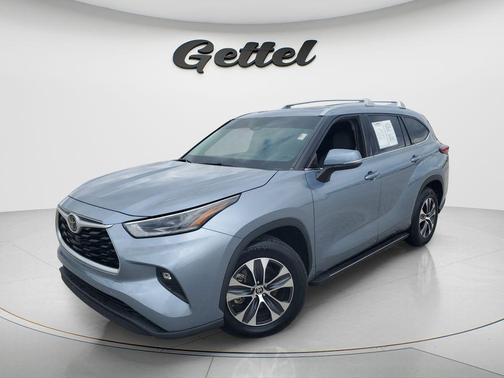 Moon Dust 2021 Toyota Highlander XLE