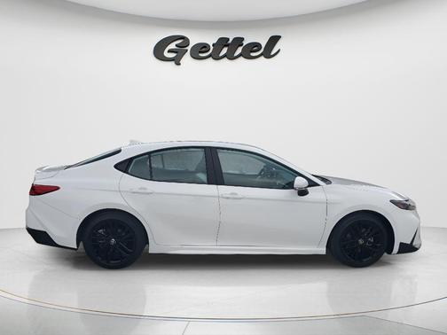 Ice Cap 2025 Toyota Camry SE