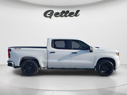Summit White 2022 Chevrolet Silverado 1500 Custom